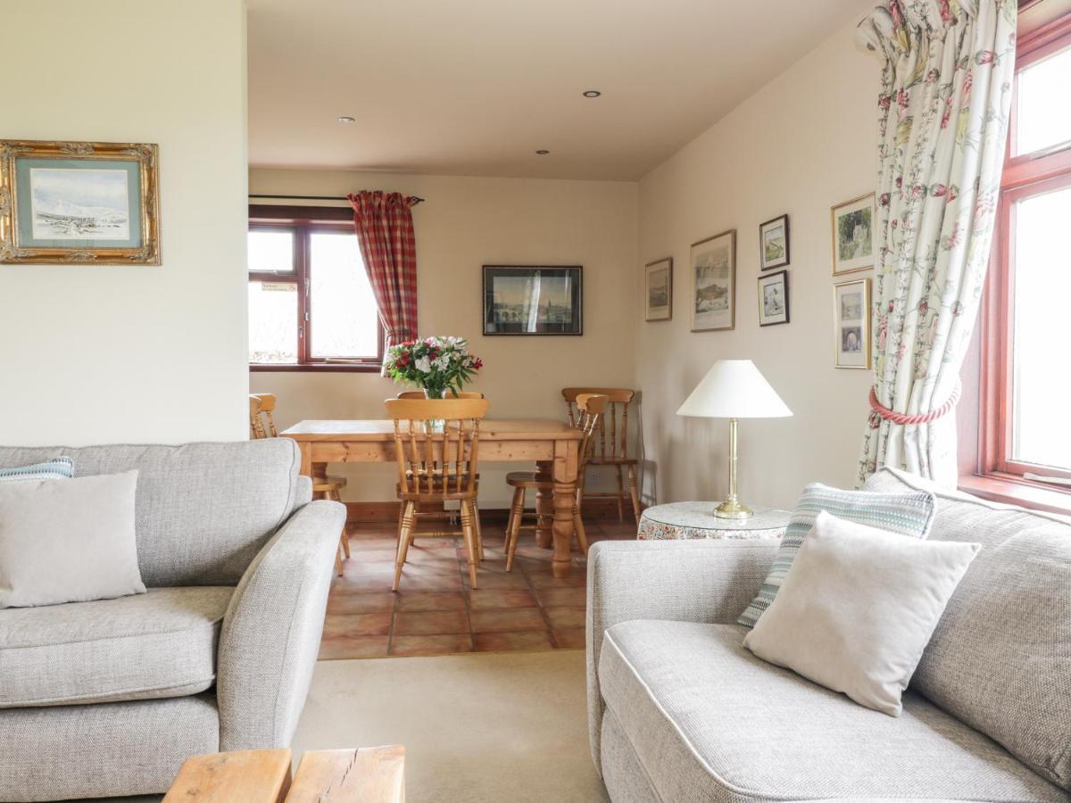 Courtyard Cottage Duns Экстерьер фото