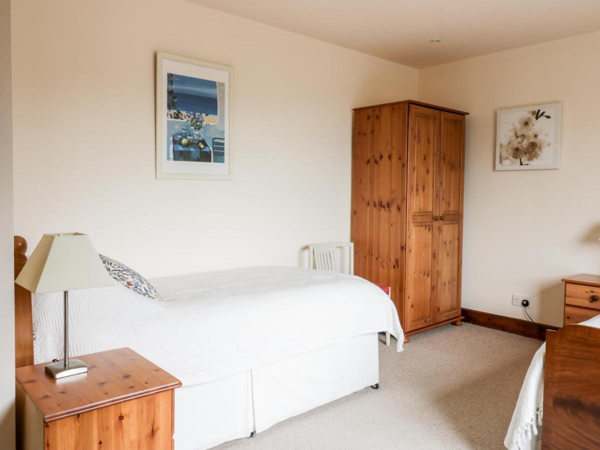 Courtyard Cottage Duns Экстерьер фото