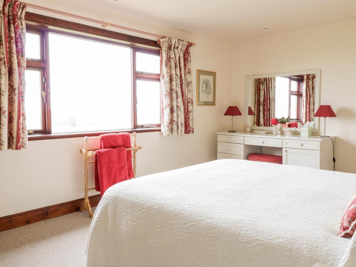 Courtyard Cottage Duns Экстерьер фото