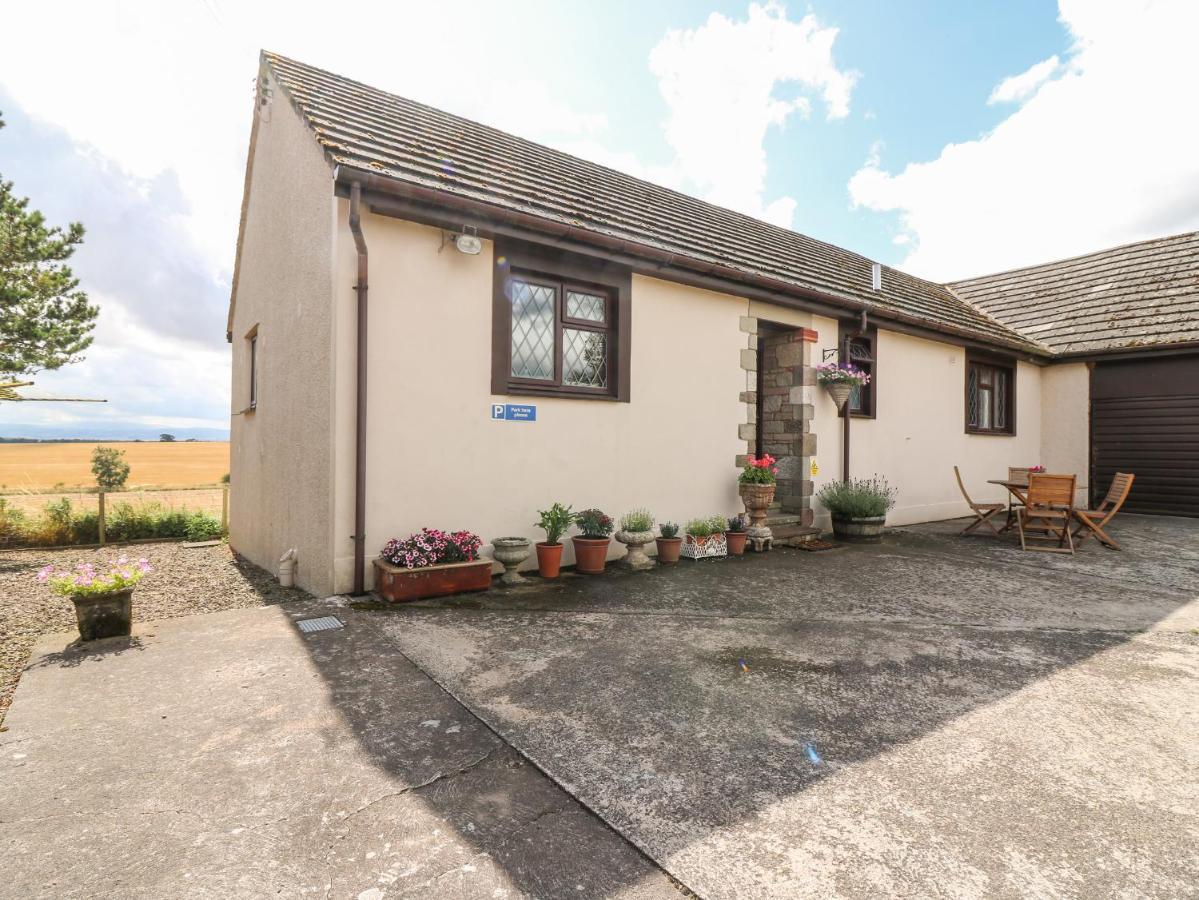 Courtyard Cottage Duns Экстерьер фото