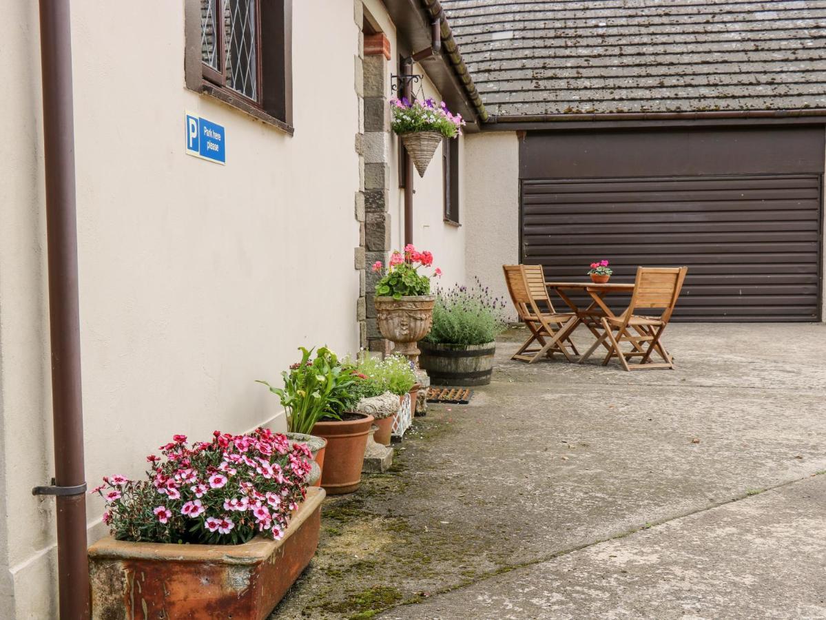 Courtyard Cottage Duns Экстерьер фото