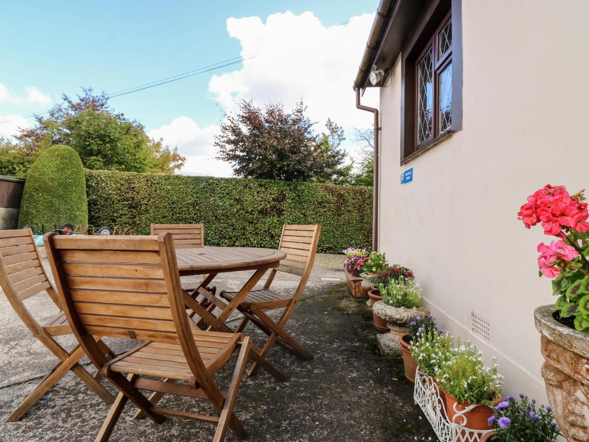 Courtyard Cottage Duns Экстерьер фото